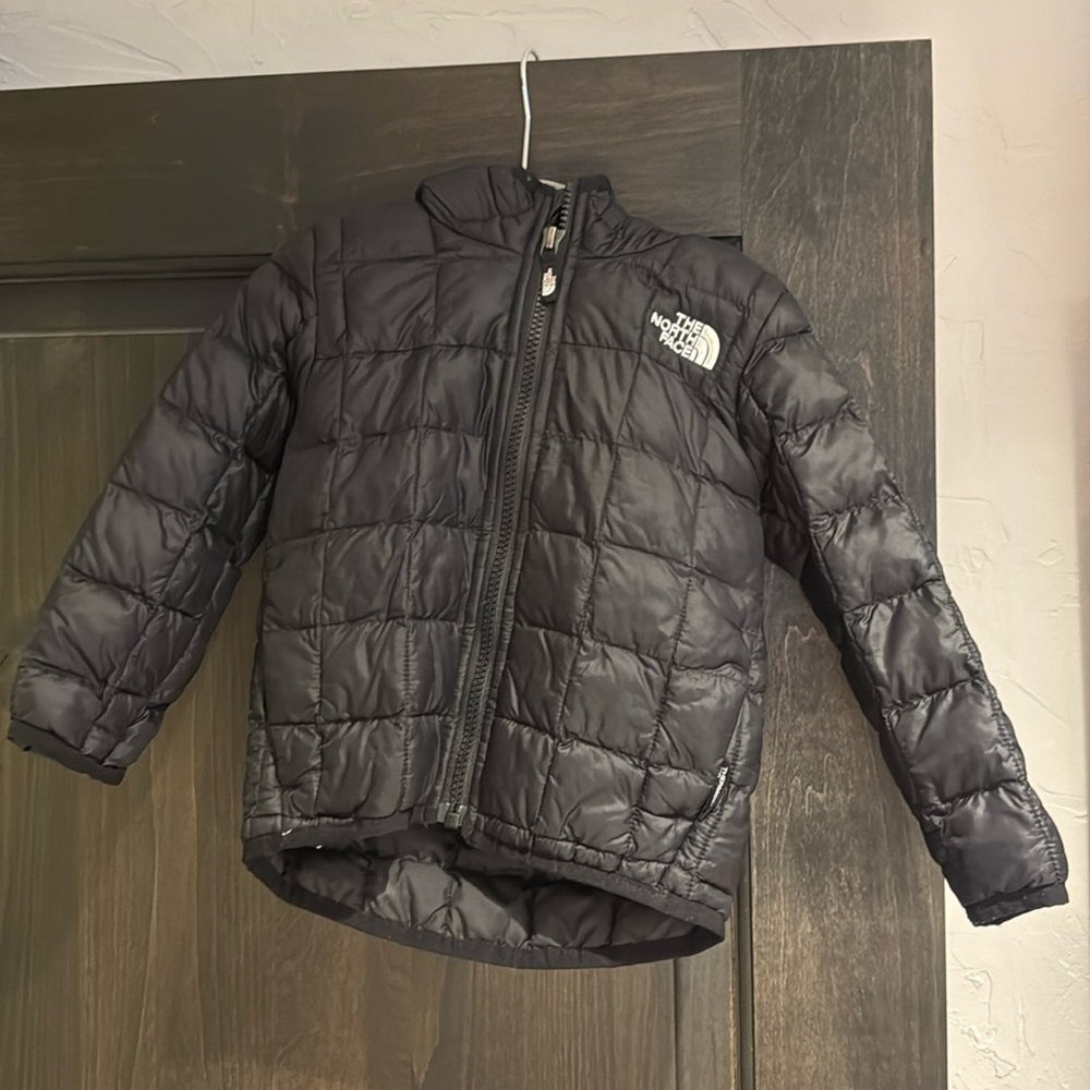 Black northface puffer coat. 2T. Like new.